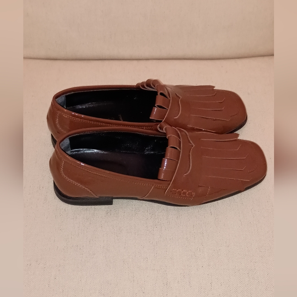 Cafe'Nior tan patent Leather Oxford Loafers Women's Size 39